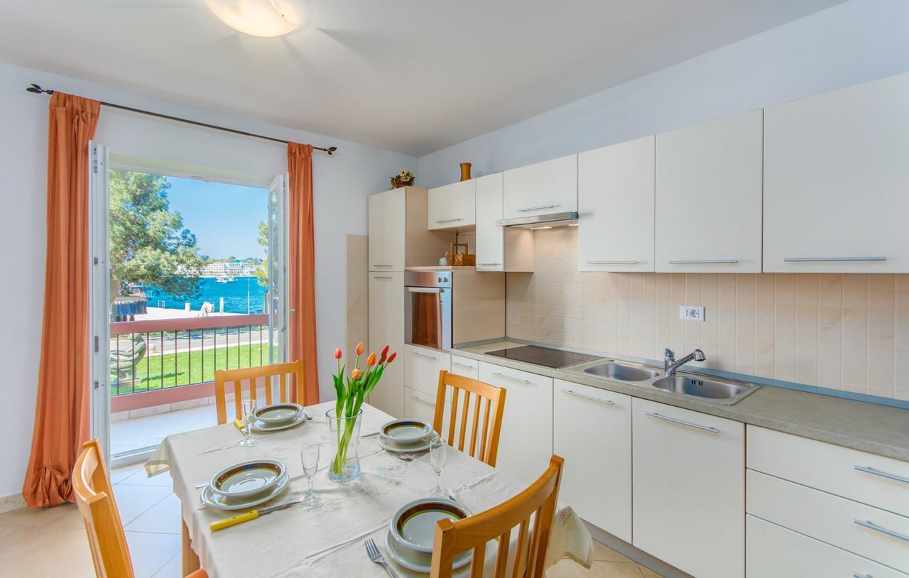 Apartment Riva Пореч Экстерьер фото